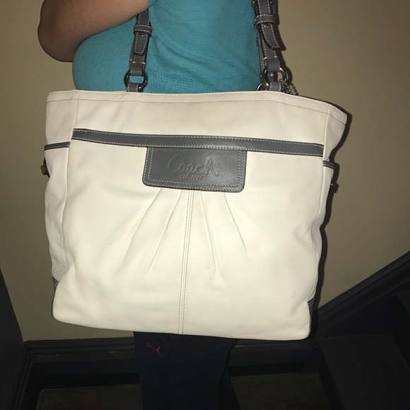 Authentic Coach Purse - Picture 5 of 6